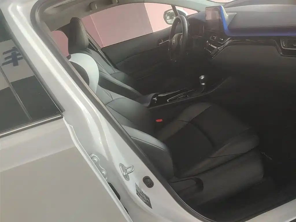Toyota C-HR 2021 — фото 25