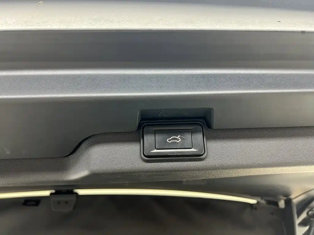Land Rover Discovery 2018 — фото 27
