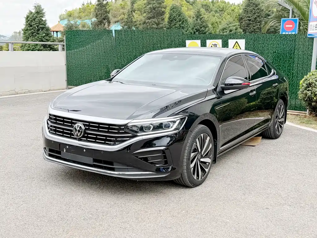 Volkswagen Passat 2025 — фото 1