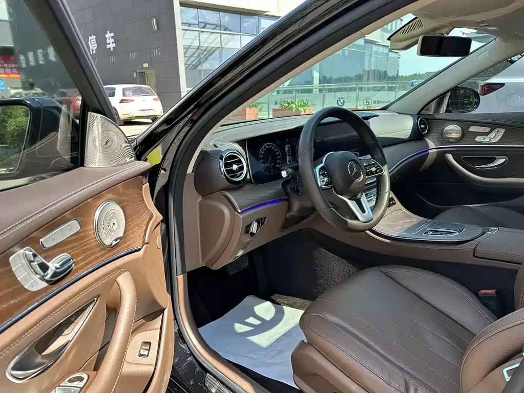 Mercedes-Benz E-Class 2019 — фото 4