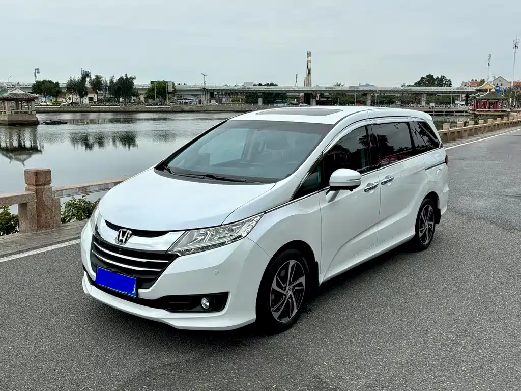 Honda Odyssey 2015 — фото 1