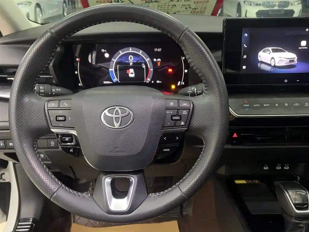 Toyota Camry 2024 — фото 4