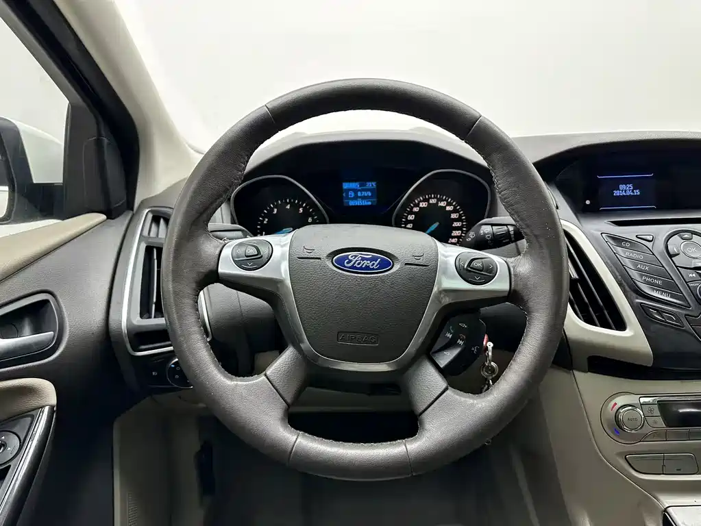 Ford Focus 2013 — фото 14