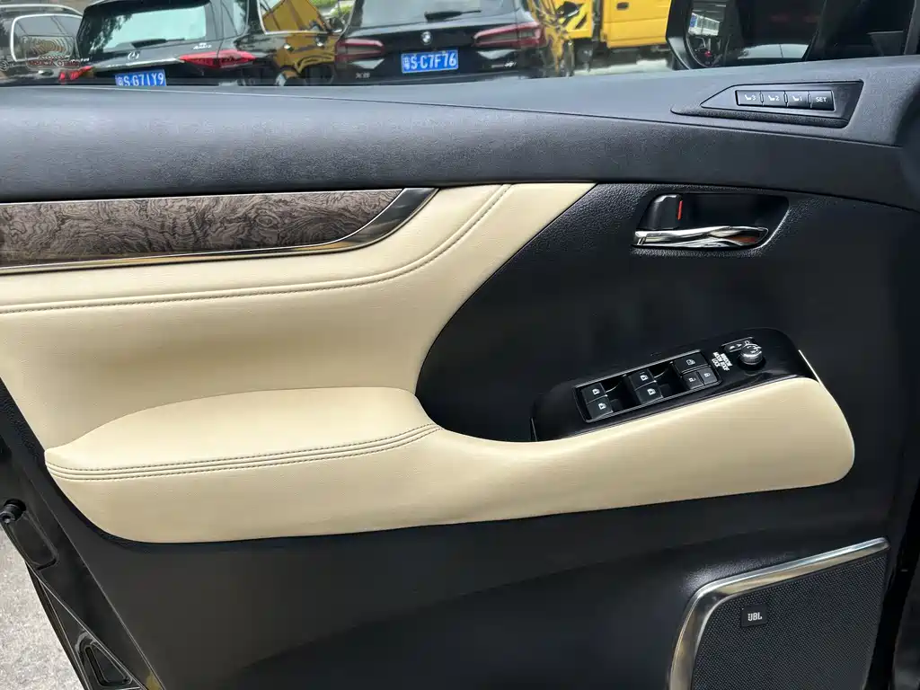 Toyota Vellfire 2021 — фото 11