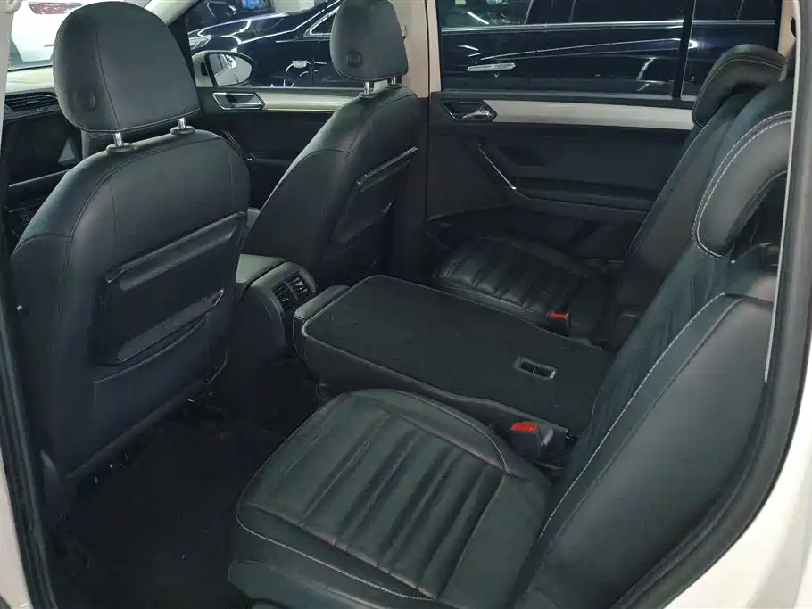 Volkswagen Touran 2017 — фото 11