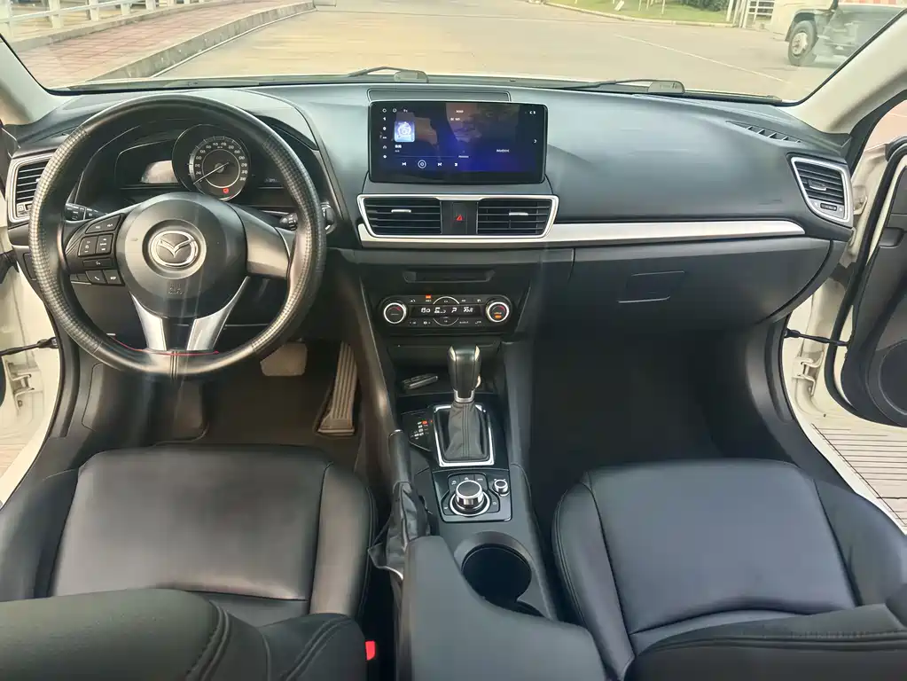 Mazda 3 Axela 2016 — фото 8