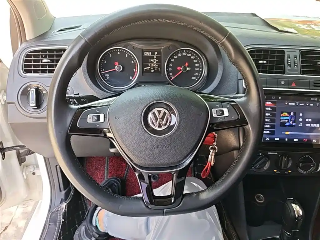 Volkswagen Polo 2017 — фото 11