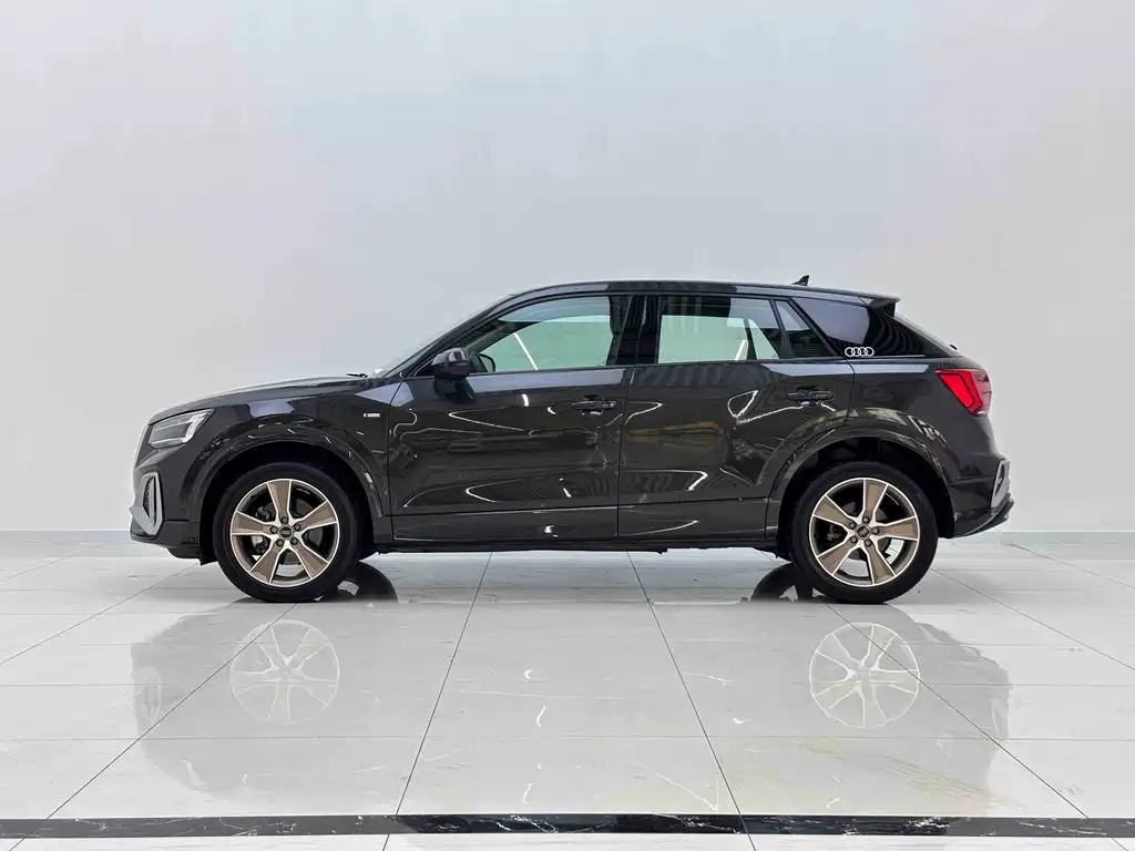 Audi Q2L 2024
