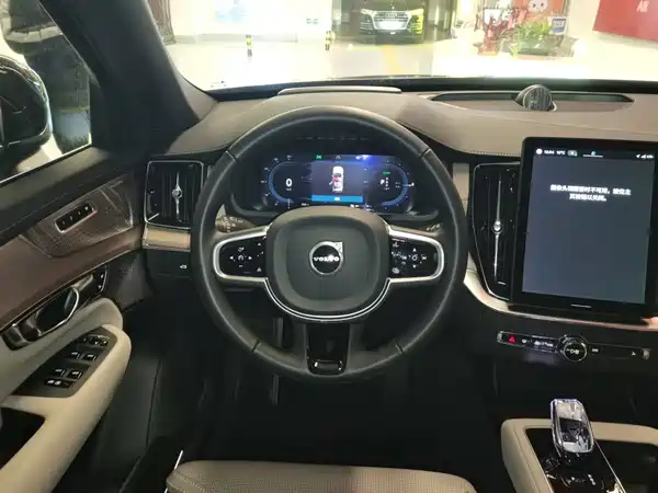 Volvo XC90 Plug-In Hybrid 2025