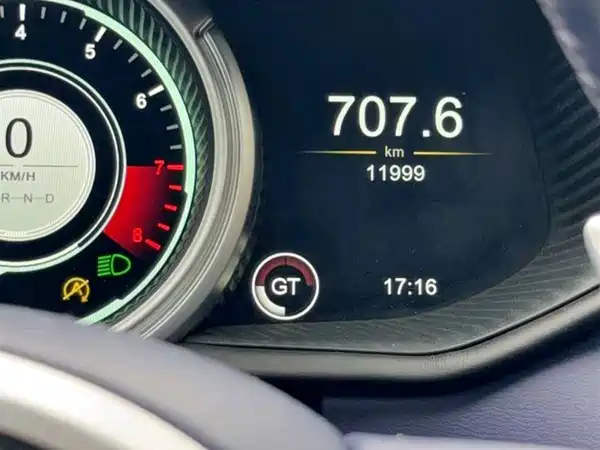 Aston Martin DB11 2023