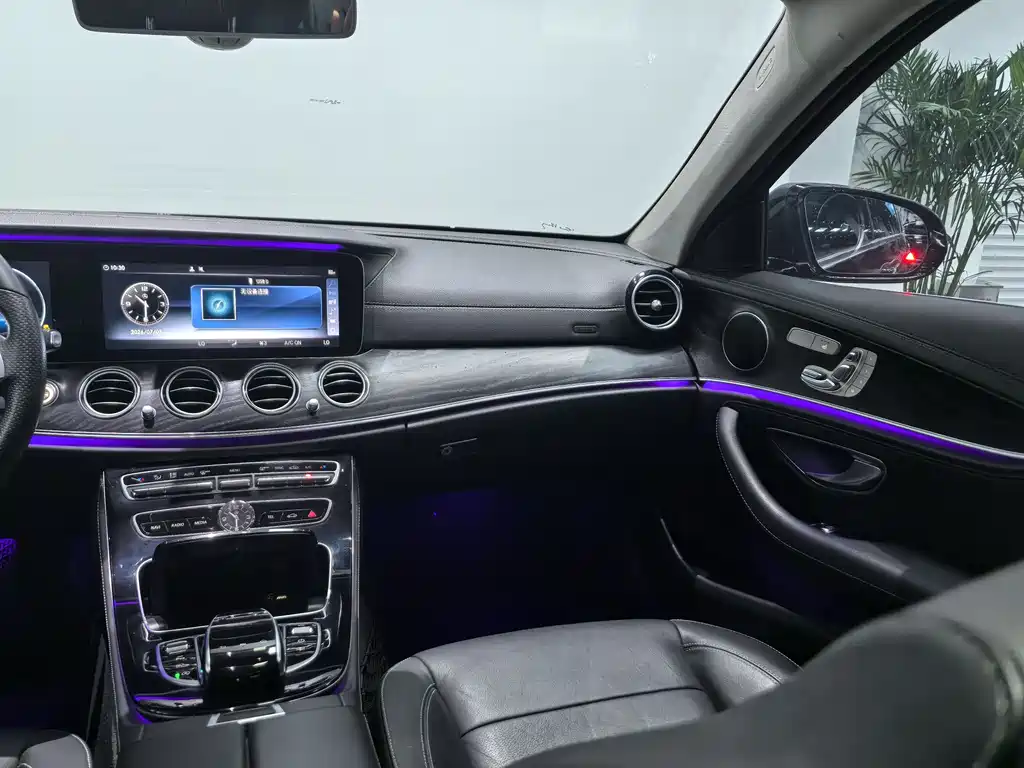 Mercedes-Benz E-Class 2017 — фото 20