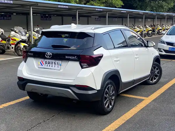 Toyota Yaris L 2022