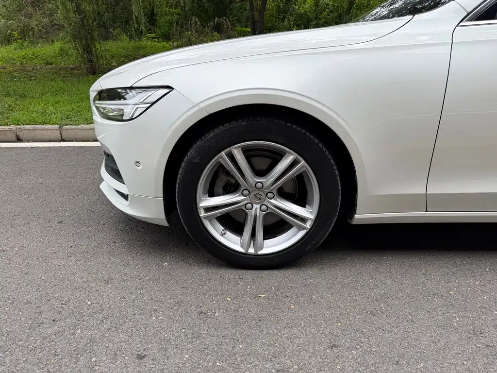 Volvo S90 2017 — фото 16