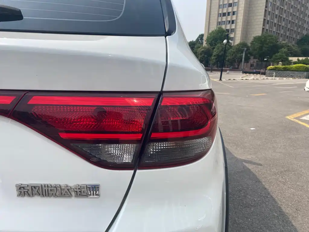Kia KX Cross 2018 — фото 15