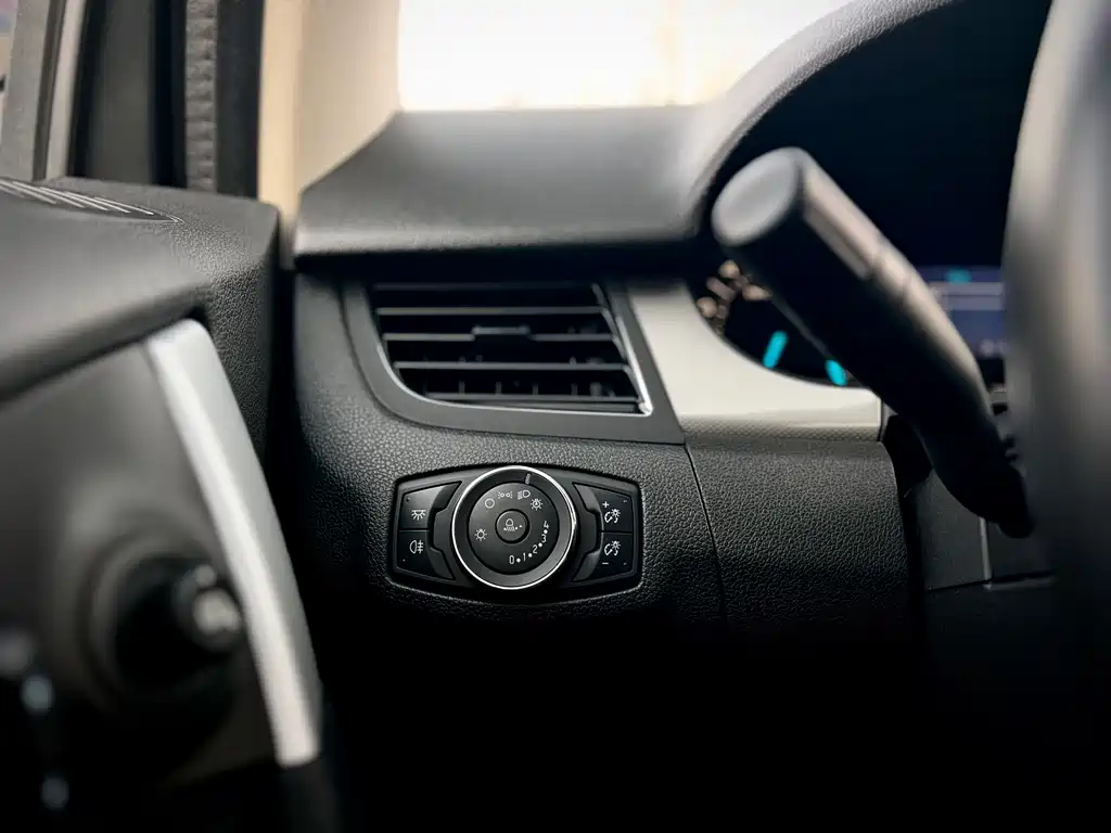 Ford Edge 2015 — фото 17
