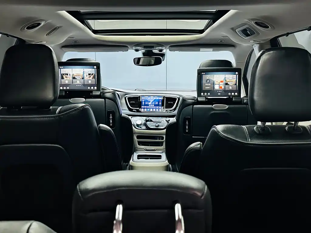 Chrysler Grand Voyager 2020 — фото 27