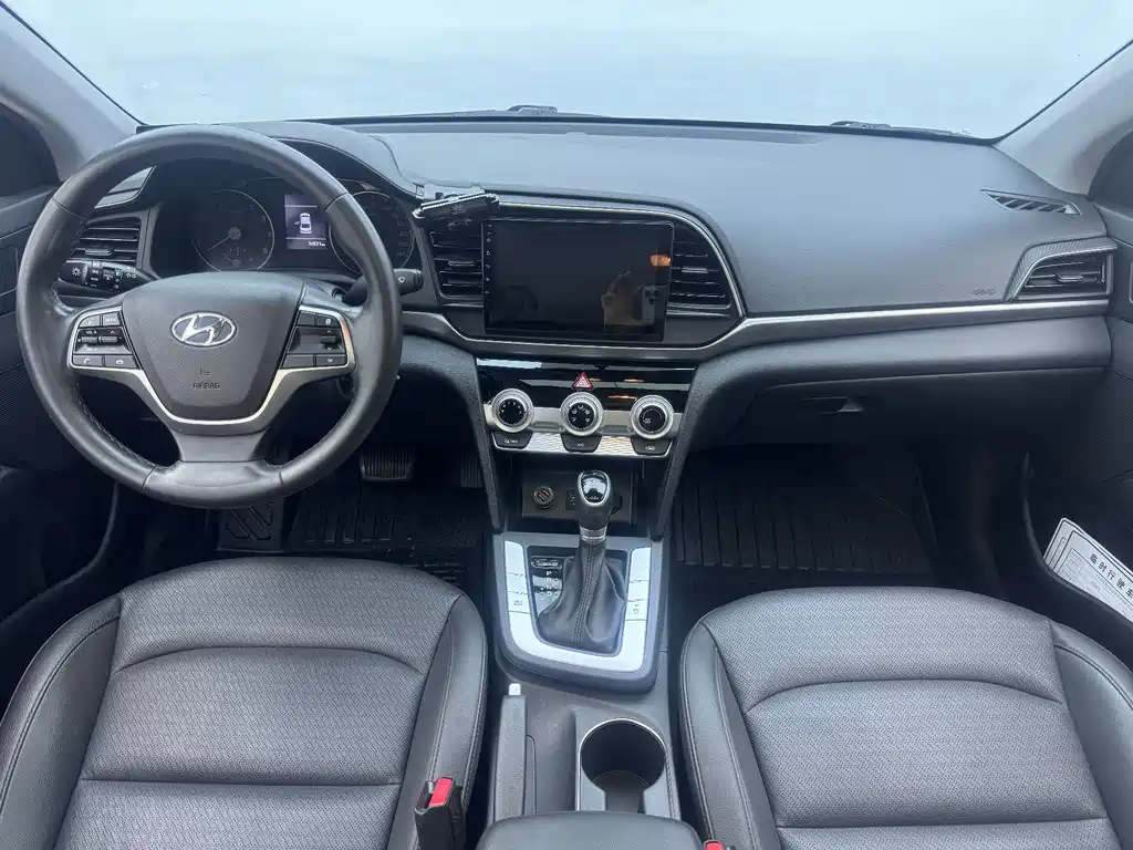 Hyundai Elantra 2020 — фото 4