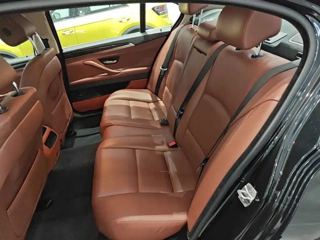 BMW 5 Series 2015 — фото 17