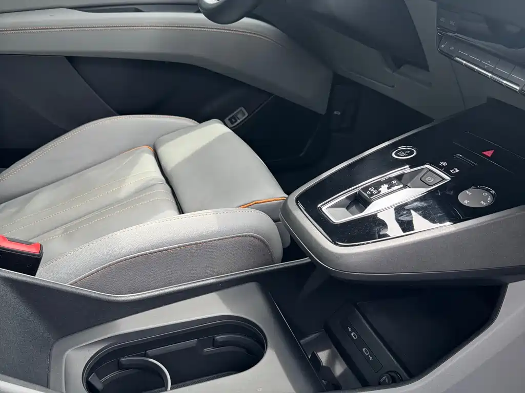 Audi Q5 e-tron 2022 — фото 19