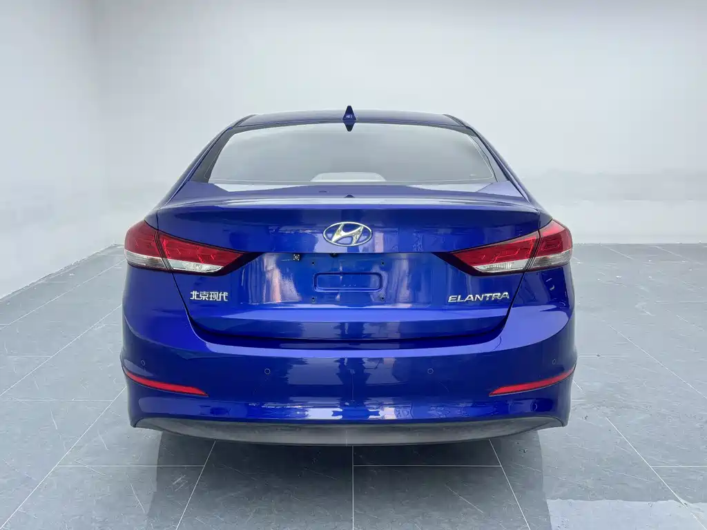Hyundai Elantra 2020 — фото 11