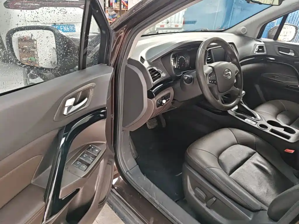 GAC Trumpchi GS4 2016 — фото 16