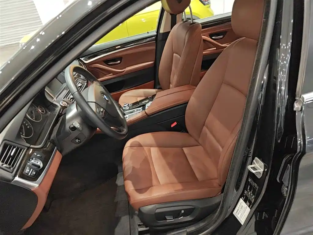 BMW 5 Series 2015 — фото 15