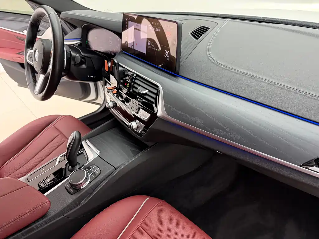 BMW 5 Series 2021 — фото 15