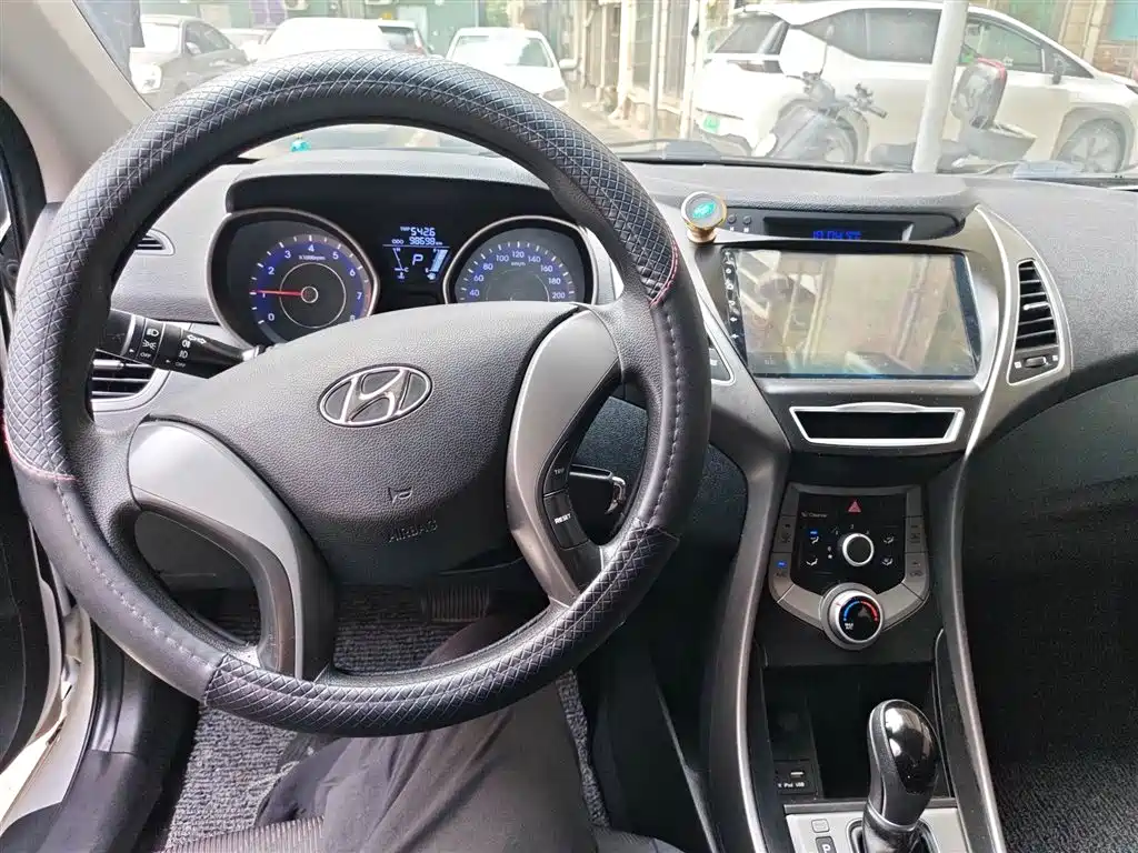 Hyundai Elantra Langdong 2017 — фото 13