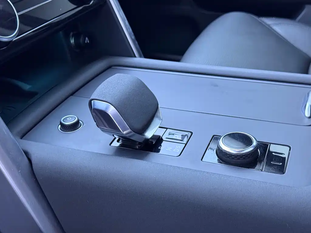 Land Rover Discovery 2022 — фото 10