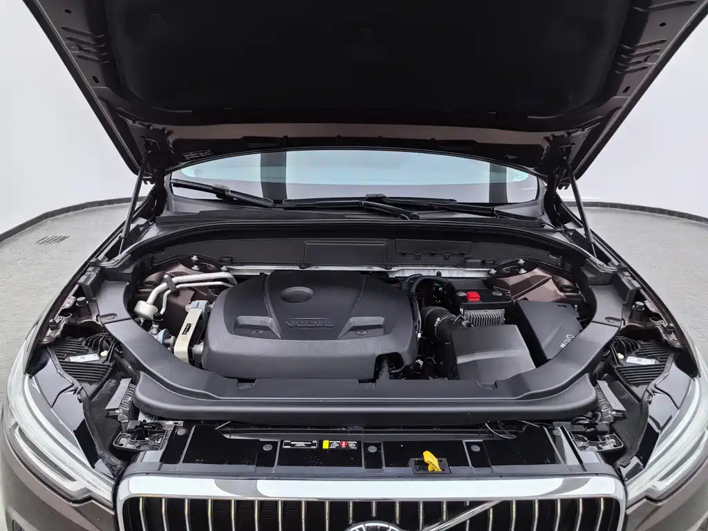 Volvo XC60 2018 — фото 10