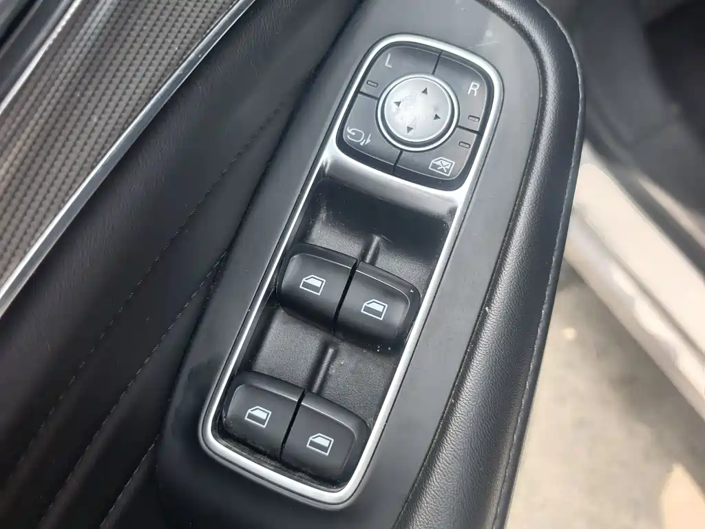 Roewe RX5 MAX 2021 — фото 10