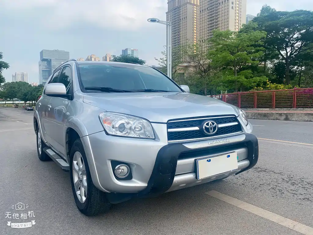 Toyota RAV4 2010 — фото 17