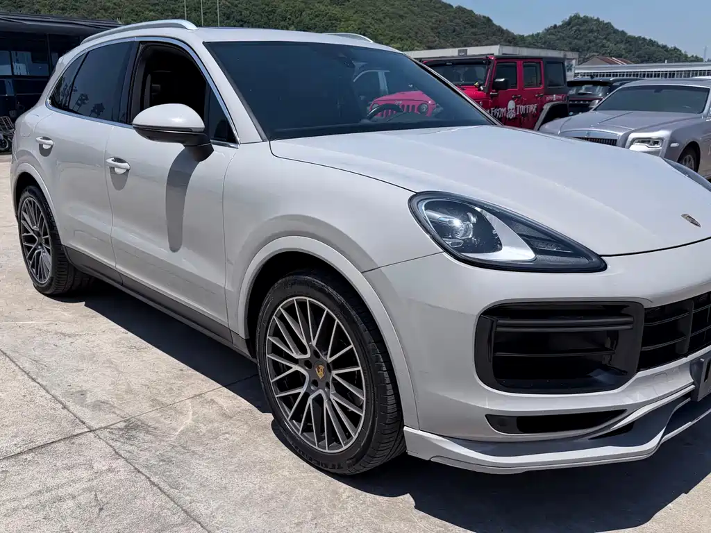 Porsche Cayenne 2020 — фото 3