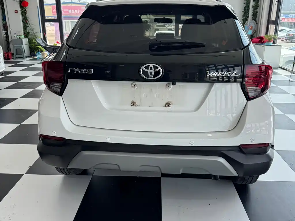 Toyota Yaris L 2022 — фото 11