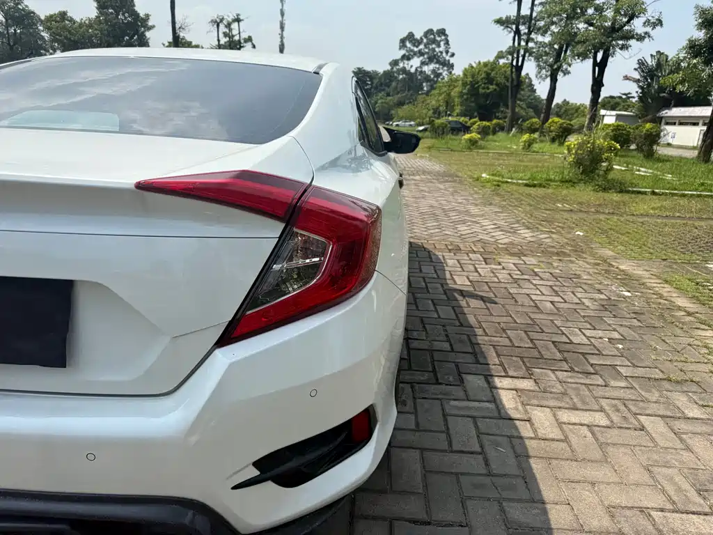 Honda Civic 2017 — фото 10