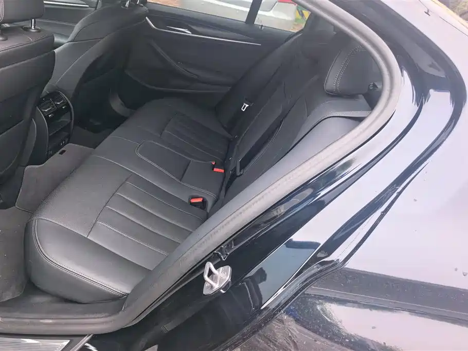 BMW 5 Series 2023 — фото 11