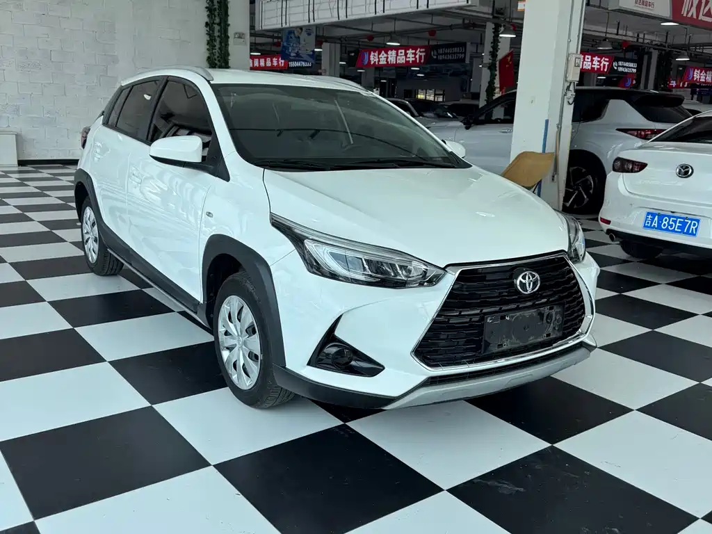 Toyota Yaris L 2022 — фото 3