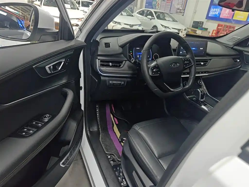 Chery Tiggo 8 2023 — фото 16