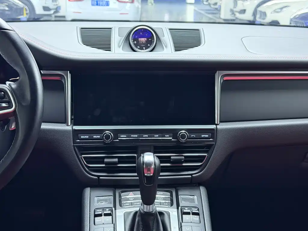 Porsche Macan 2018 — фото 11