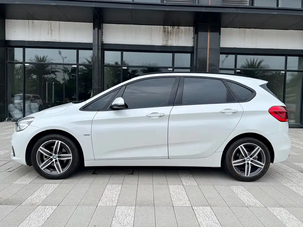 BMW 2 Series Active Tourer 2018 — фото 3