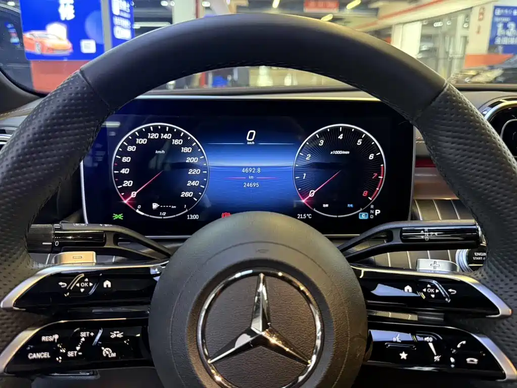 Mercedes-Benz C-Class 2023 — фото 10