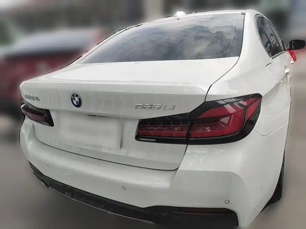 BMW 5 Series 2022 — фото 10