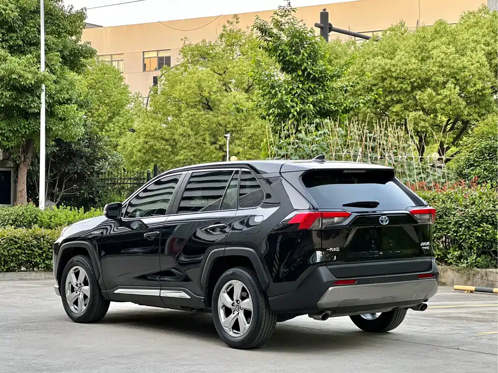 Toyota RAV4 2020 — фото 16