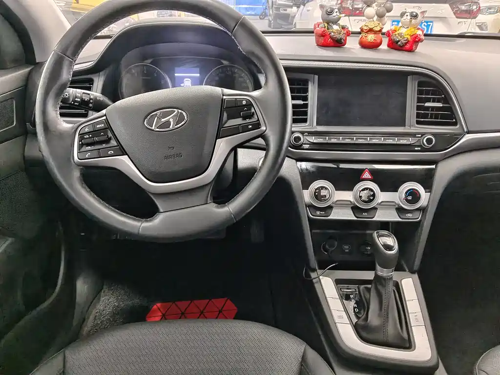 Hyundai Elantra 2020 — фото 9