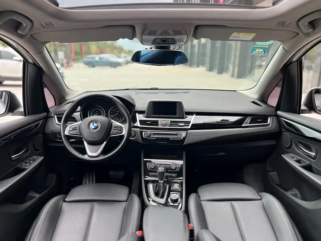 BMW 2 Series Active Tourer 2018 — фото 8
