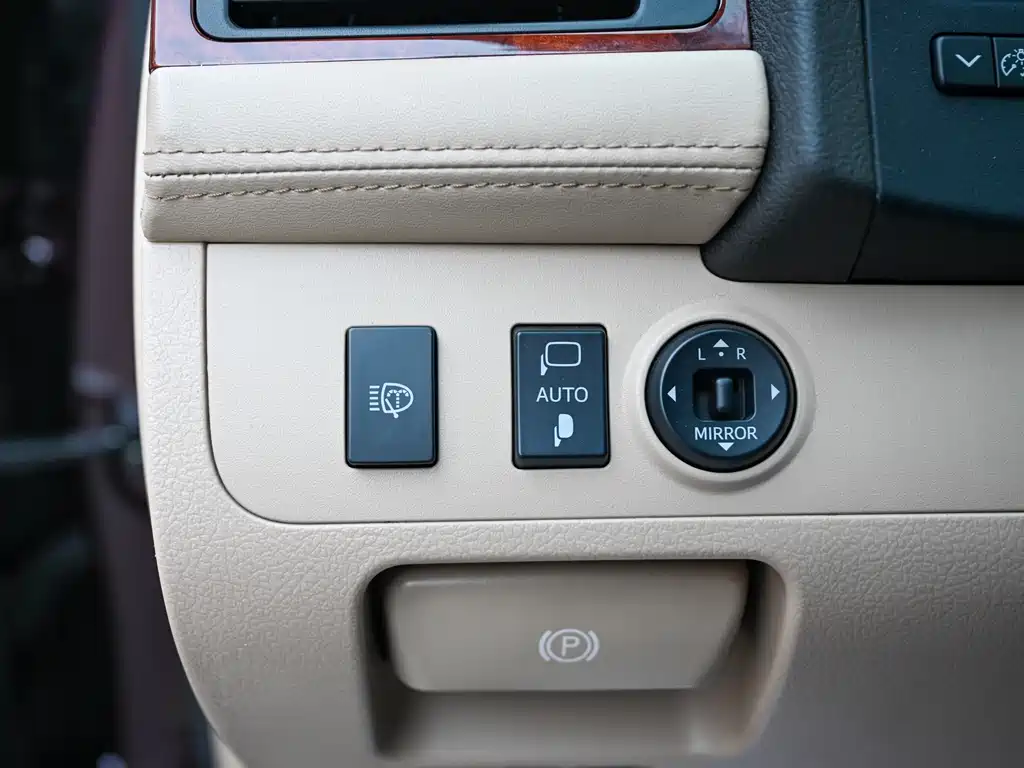 Toyota Crown 2015 — фото 15