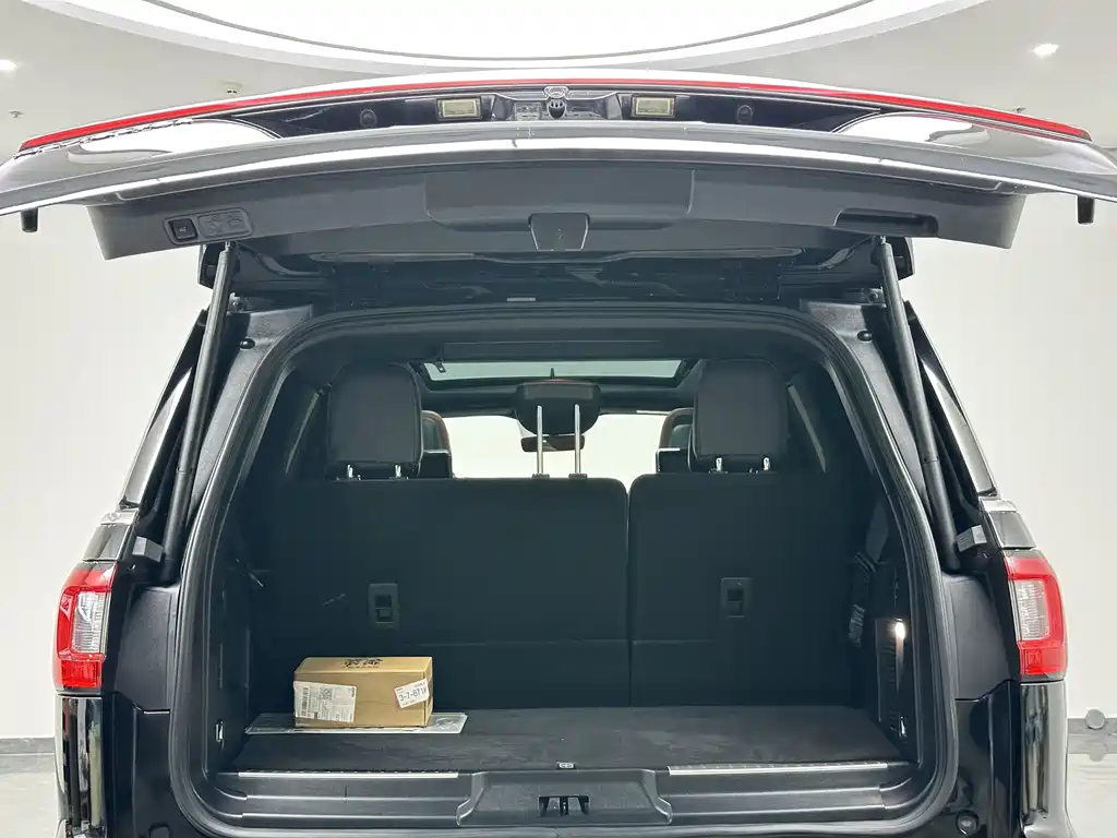 Lincoln Navigator 2019 — фото 28