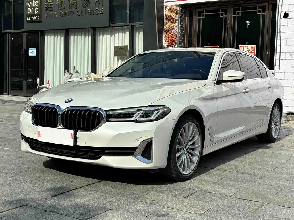 BMW 5 Series 2021 — фото 1