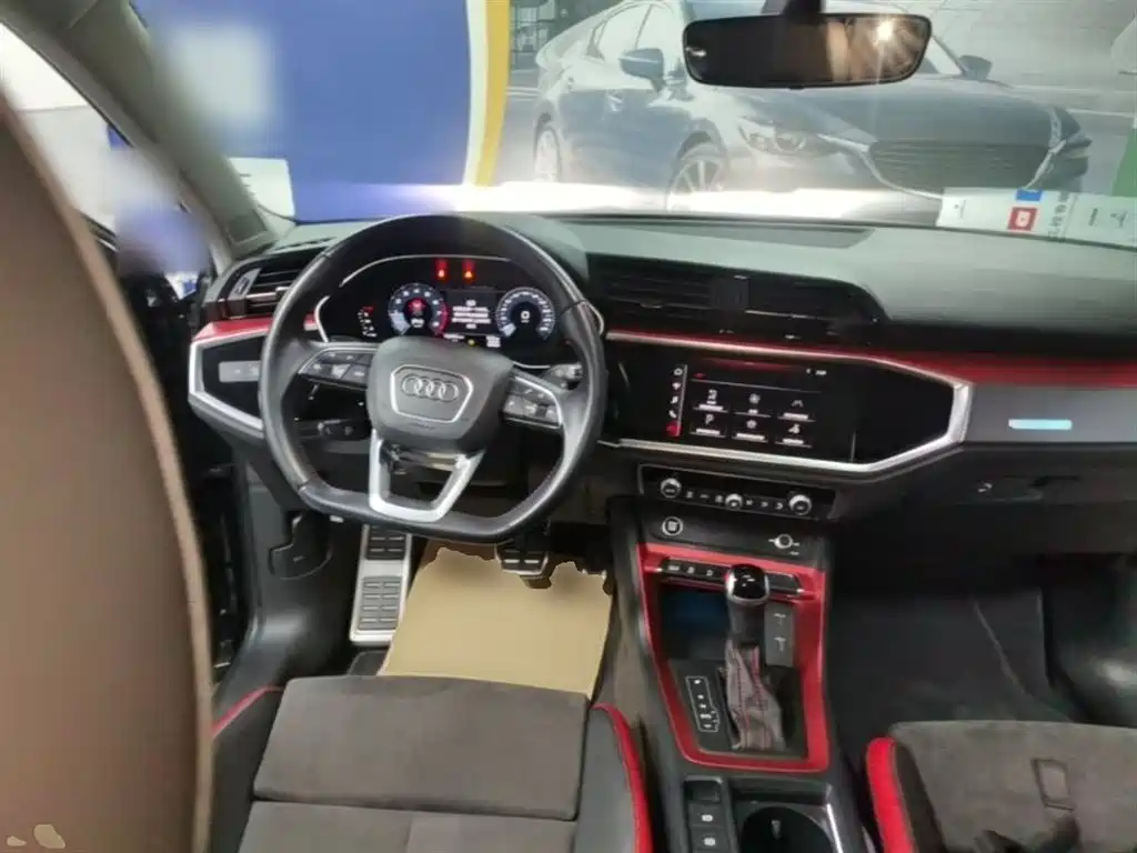 Audi Q3 2021 — фото 11