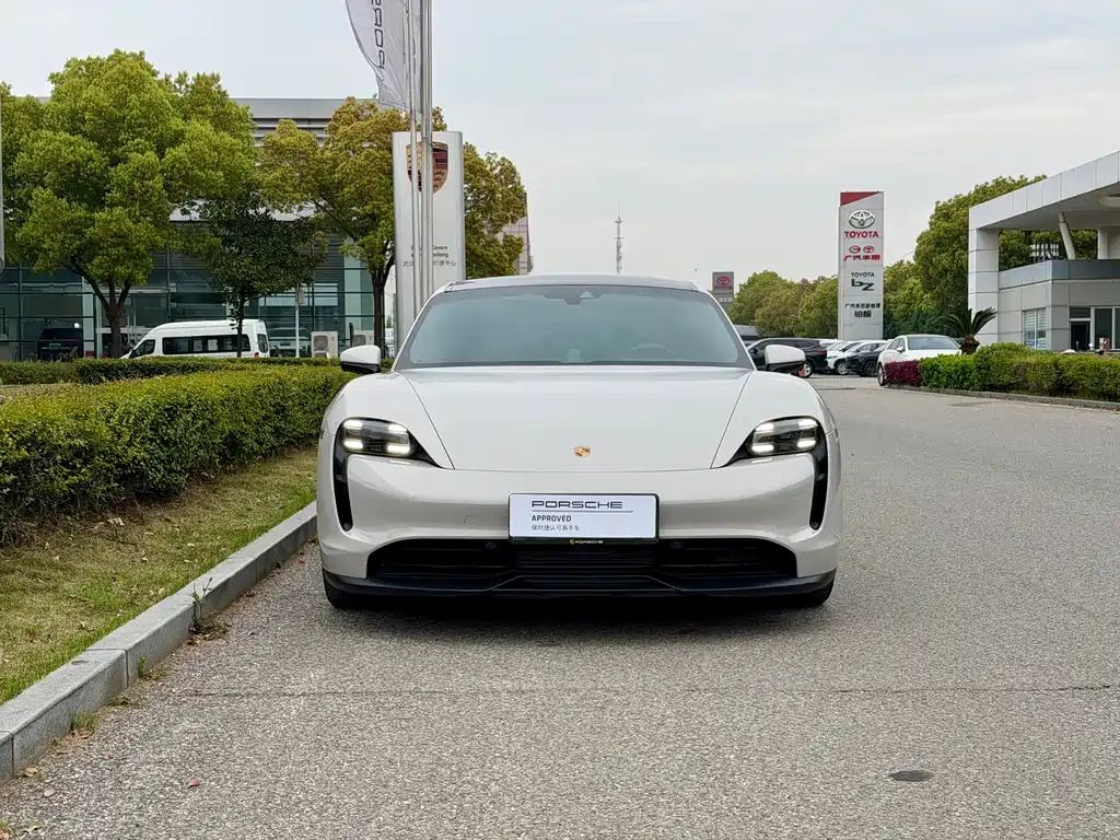 Porsche Taycan 2020 — фото 16